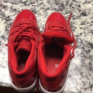 AJ 11 red